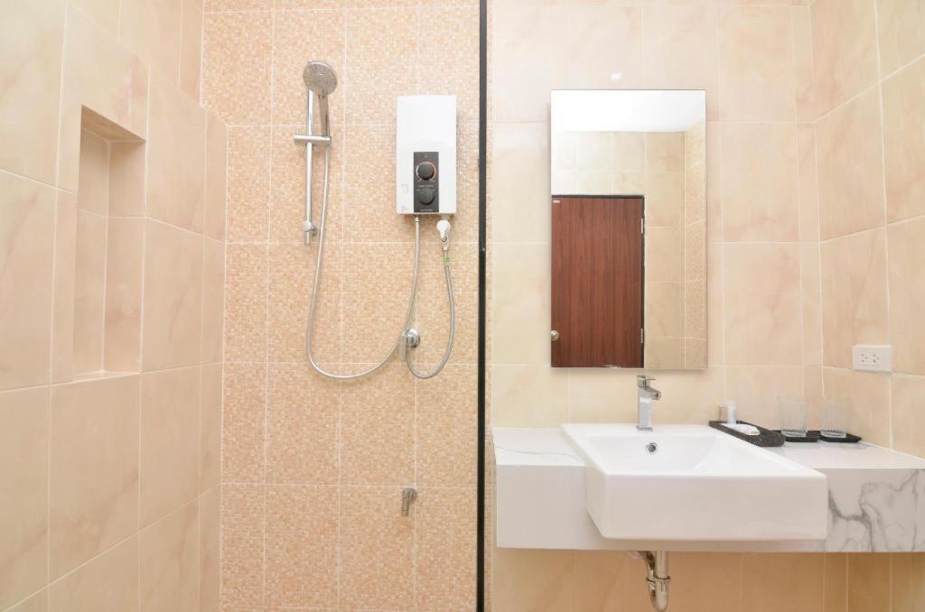 Boondara Boutique Hotel Nakhon Phanom Bagian luar foto